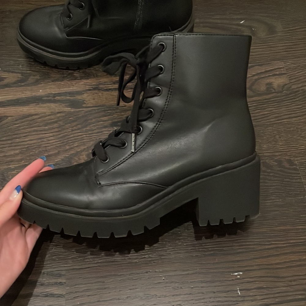 universal thread chuck heel shoes
